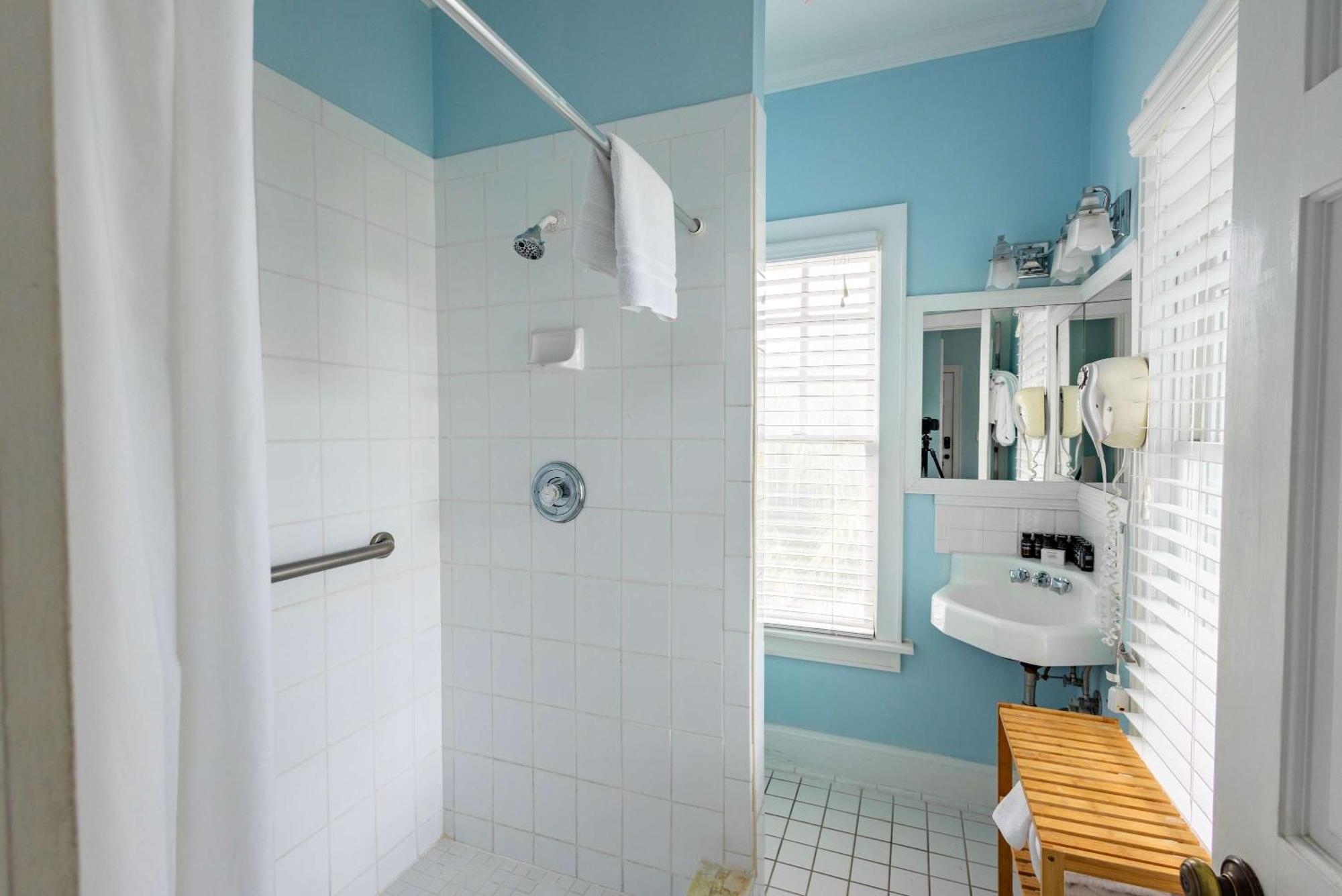 Deluxe King With Balcony - At James House With Parking! Key West Exterior photo