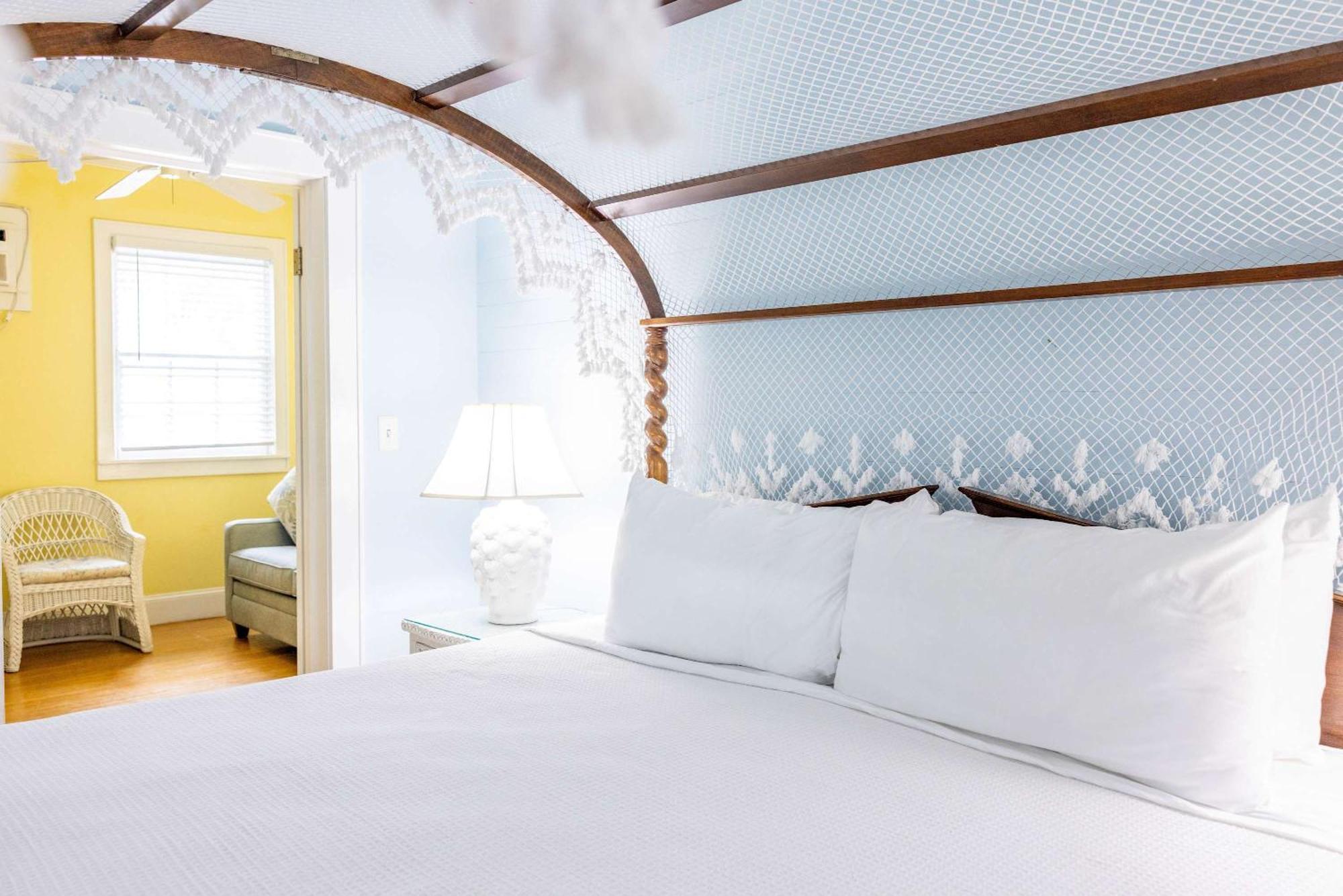 Deluxe King With Balcony - At James House With Parking! Key West Exterior photo